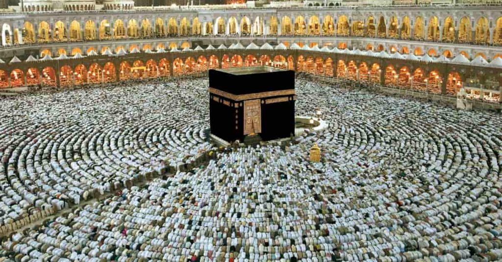 Muslims roaming around Kaaba to perform their tawaf.